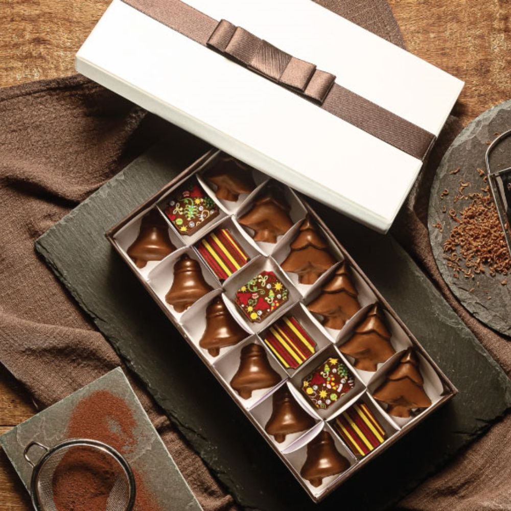 Kits de Natal com caixa de bombons de chocolate ao leite decorados